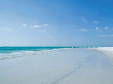 Charming Vacation Rental on Siesta Key. Call Today